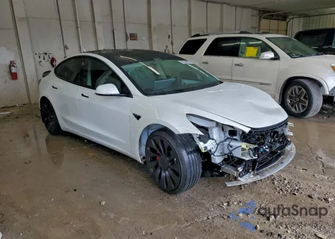 2021 Tesla Model 3 z USA, uszkodzony, nr VIN 5YJ3E1EC4MF029547